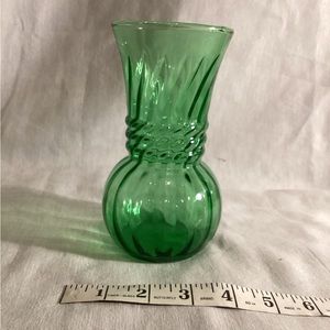 3 inch emerald green, Anchor Hocking, optic swirl, three cord vase, 6 1/2 inches